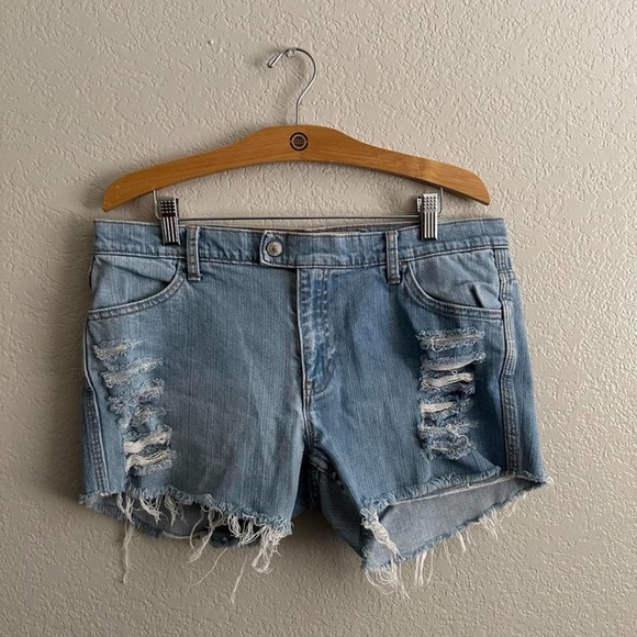 Gap women’s low rise capri shorts size 12 - Picture 1 of 3